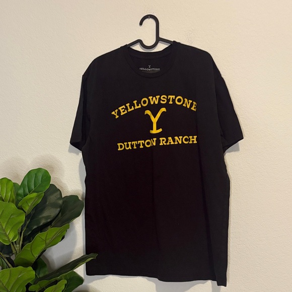 Yellowstone Other - Yellowstone Dutton Ranch Black Tee Xl